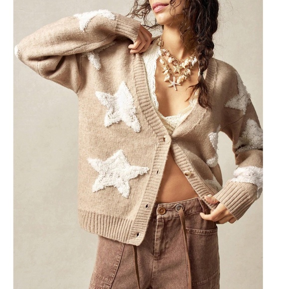 Cozy Fuzzy Star Print Button Down Loose Fit Cardigan - Picture 3 of 7